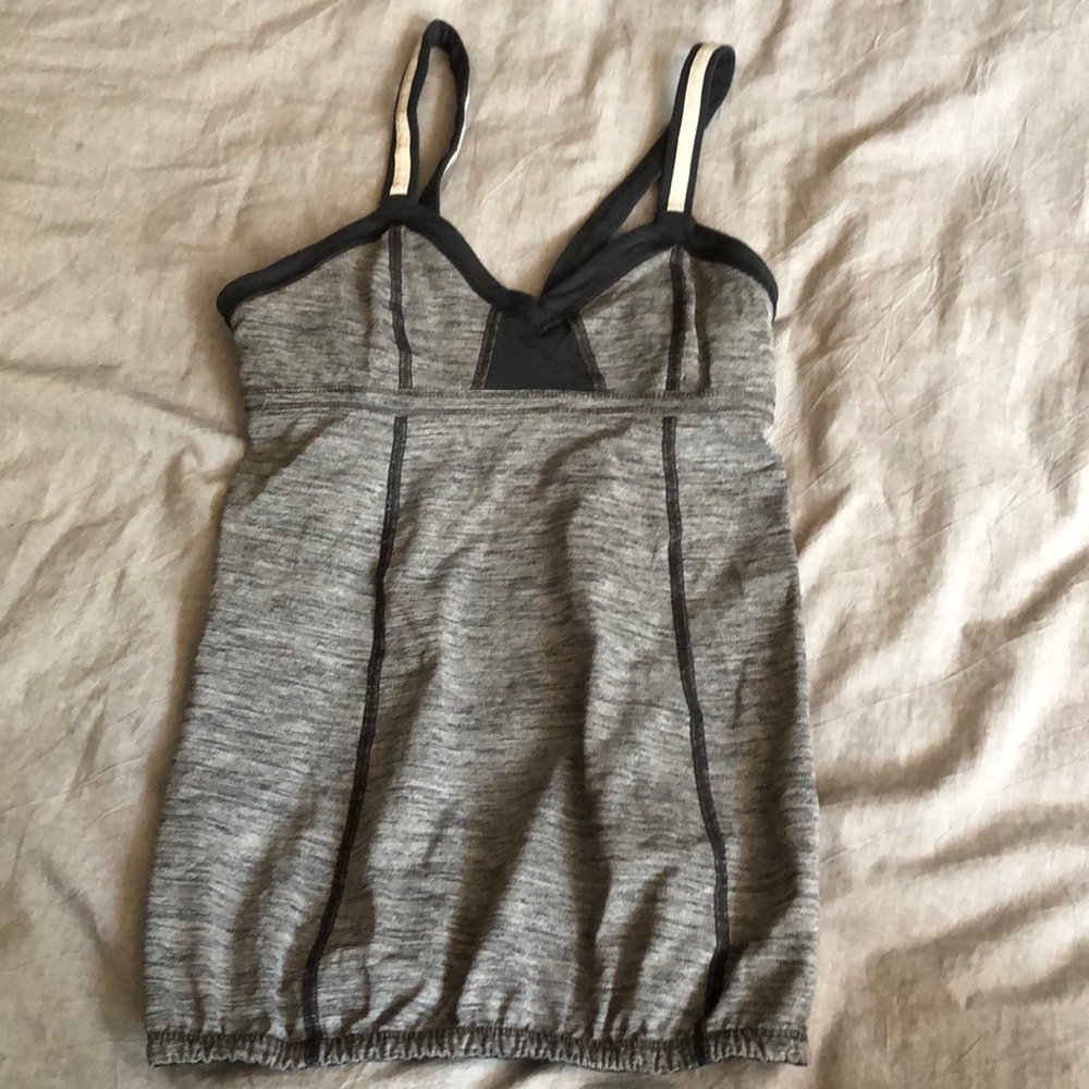 Lululemon running top reflective straps